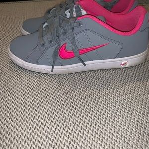 Nike tennis shoes